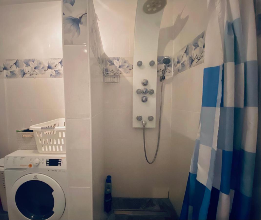 Spacious Apartment Close To The Sea In Kastel Luksic Kastela Dış mekan fotoğraf